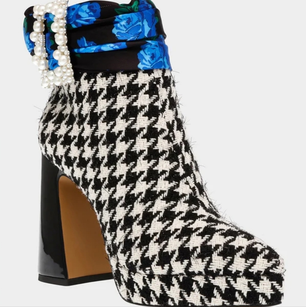 Betsey Johnson Boots Idris Black/White
